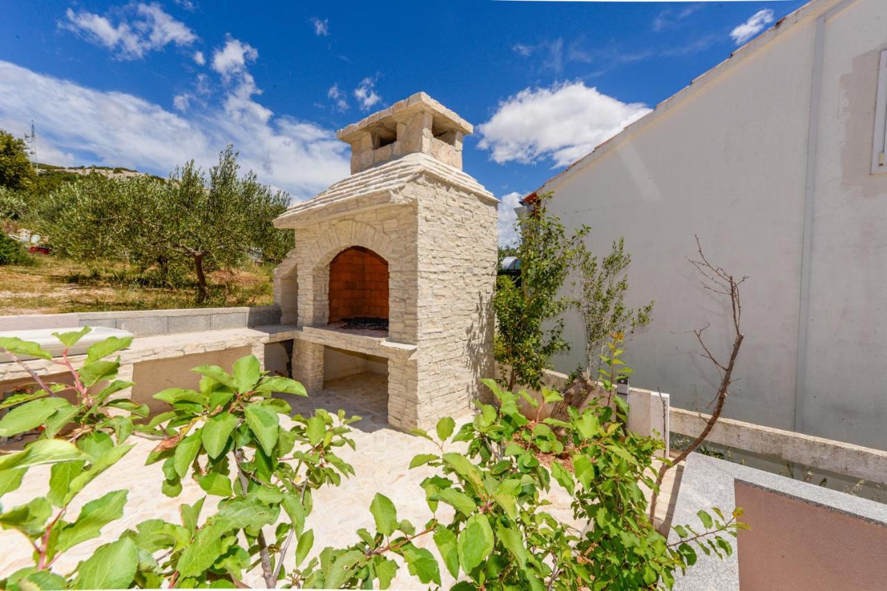 Apartments Amfora - Cozy And Modern Apartments For Up To 15 People, 100M From The Sea And Beach Stara Novalja Esterno foto