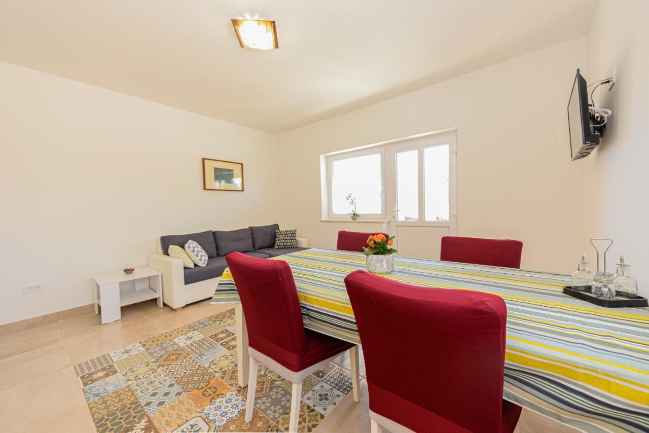 Apartments Amfora - Cozy And Modern Apartments For Up To 15 People, 100M From The Sea And Beach Stara Novalja Esterno foto