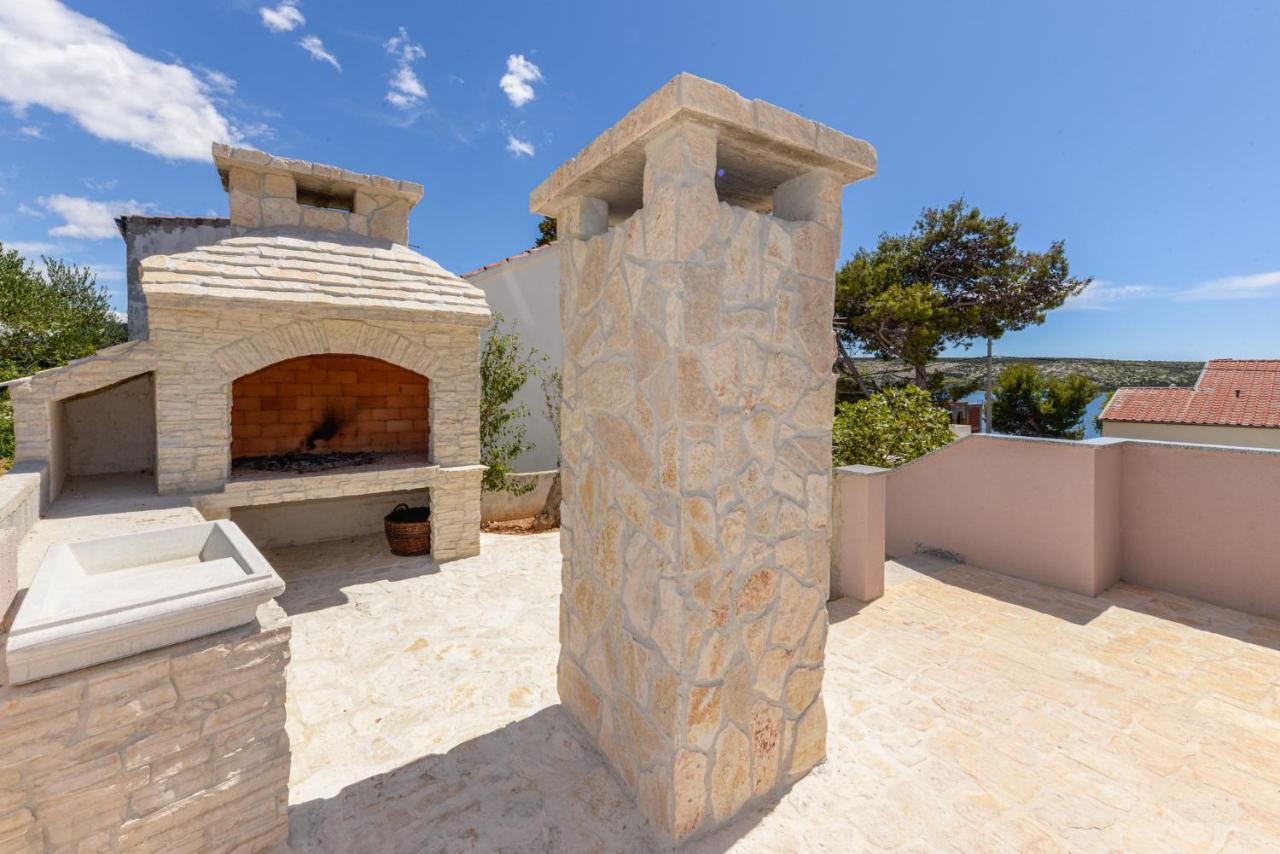 Apartments Amfora - Cozy And Modern Apartments For Up To 15 People, 100M From The Sea And Beach Stara Novalja Esterno foto