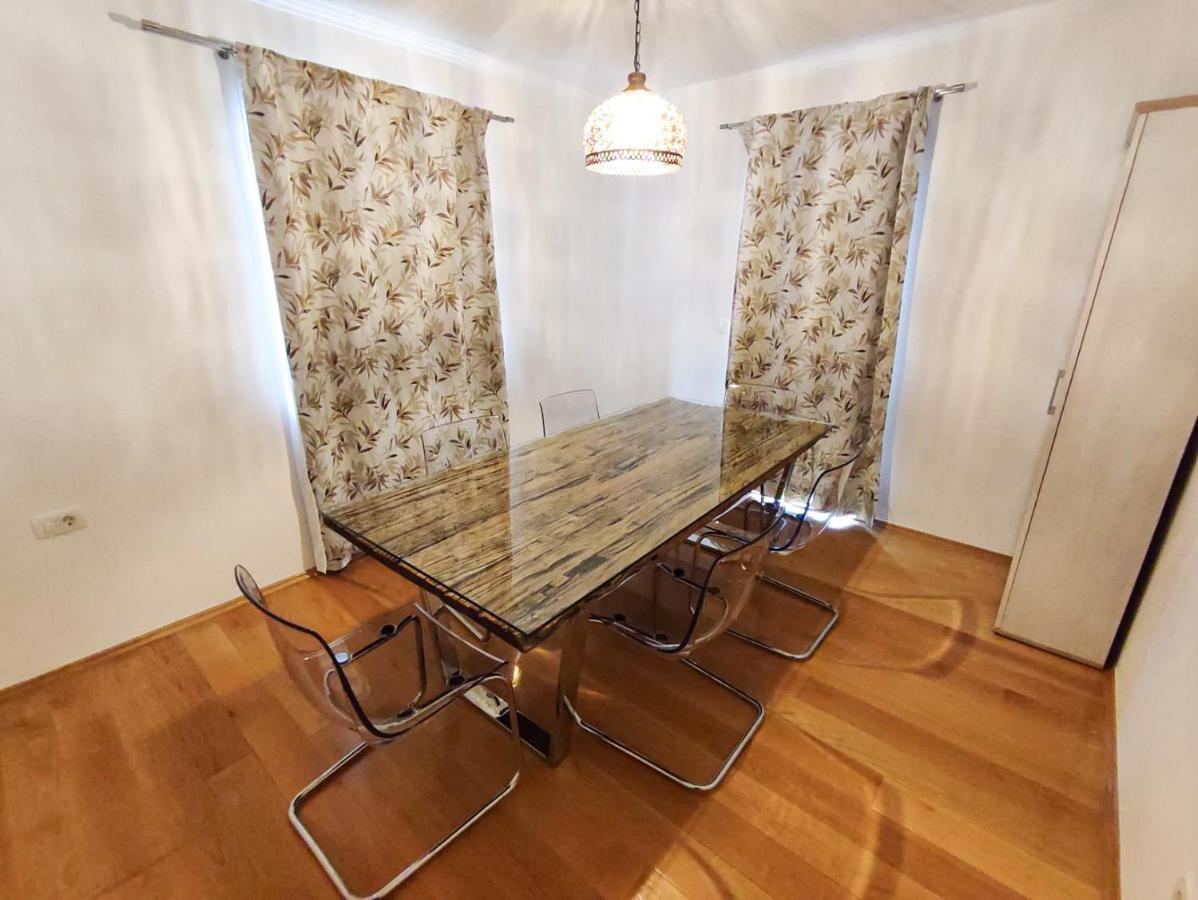 Apartments Amfora - Cozy And Modern Apartments For Up To 15 People, 100M From The Sea And Beach Stara Novalja Esterno foto