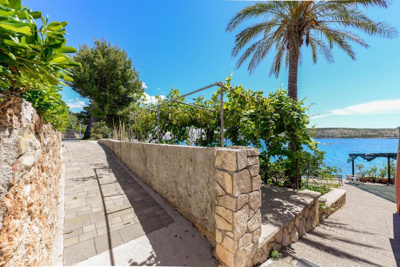Apartments Amfora - Cozy And Modern Apartments For Up To 15 People, 100M From The Sea And Beach Stara Novalja Esterno foto