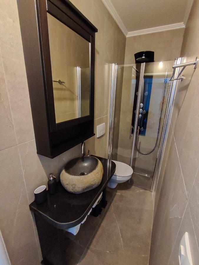 Apartments Amfora - Cozy And Modern Apartments For Up To 15 People, 100M From The Sea And Beach Stara Novalja Esterno foto