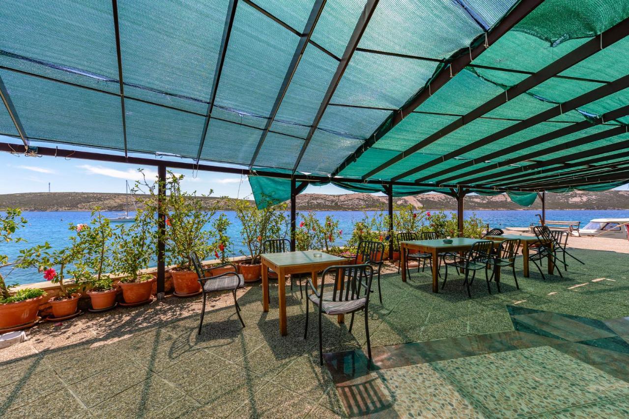 Apartments Amfora - Cozy And Modern Apartments For Up To 15 People, 100M From The Sea And Beach Stara Novalja Esterno foto