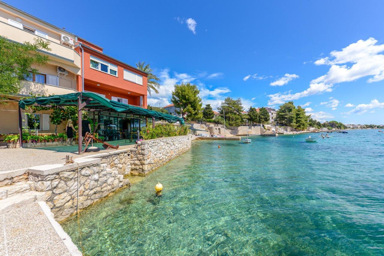 Apartments Amfora - Cozy And Modern Apartments For Up To 15 People, 100M From The Sea And Beach Stara Novalja Esterno foto