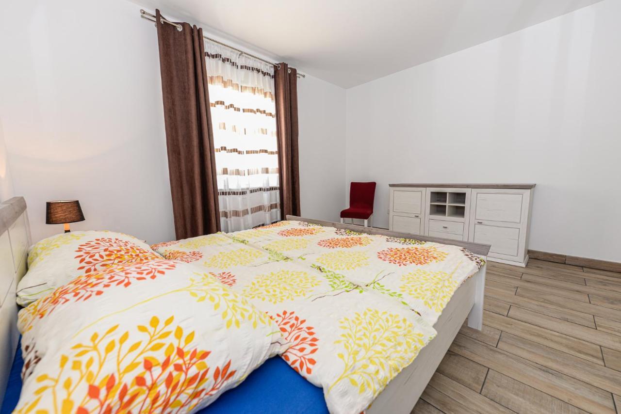 Apartments Amfora - Cozy And Modern Apartments For Up To 15 People, 100M From The Sea And Beach Stara Novalja Esterno foto
