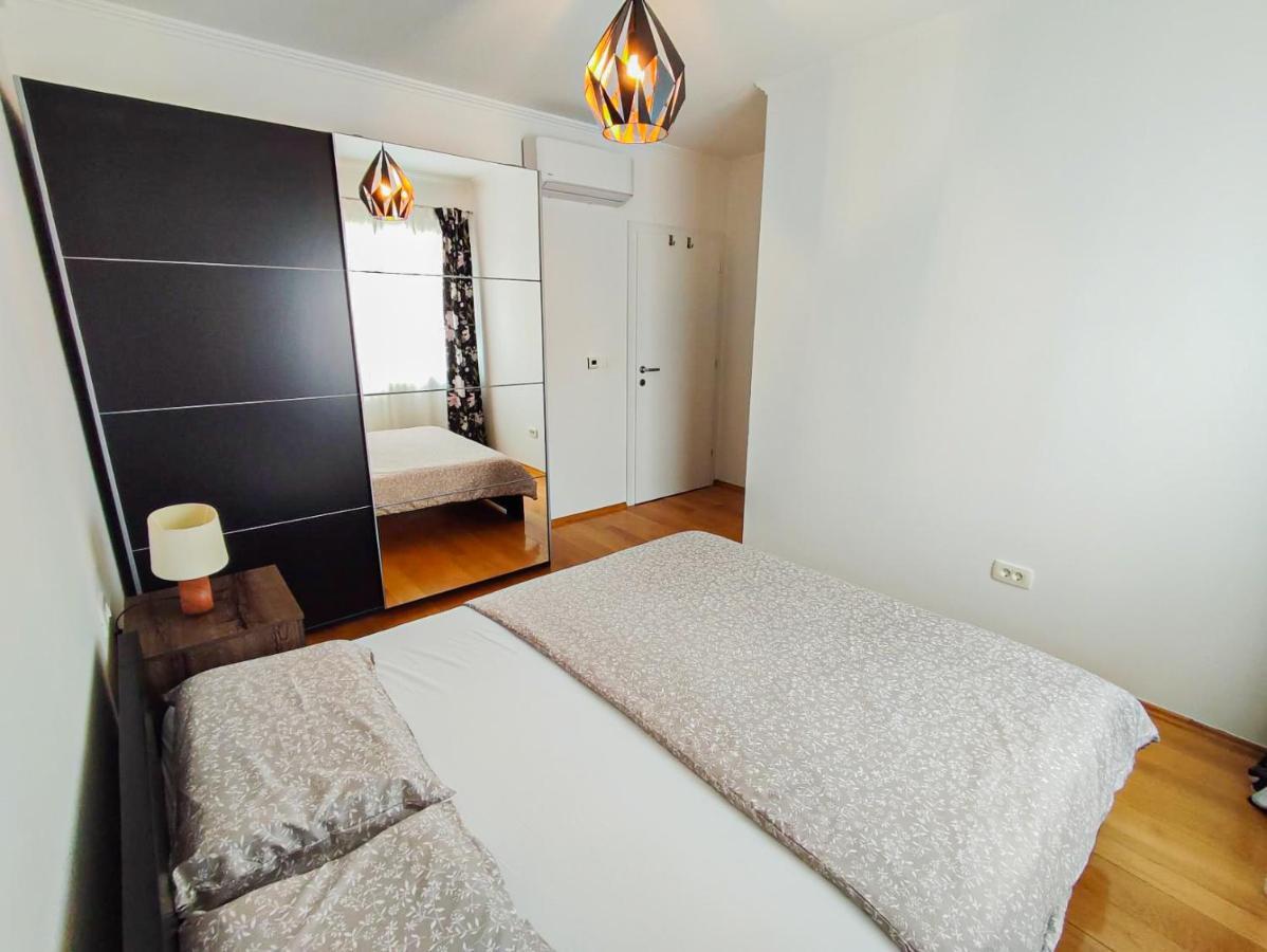 Apartments Amfora - Cozy And Modern Apartments For Up To 15 People, 100M From The Sea And Beach Stara Novalja Esterno foto